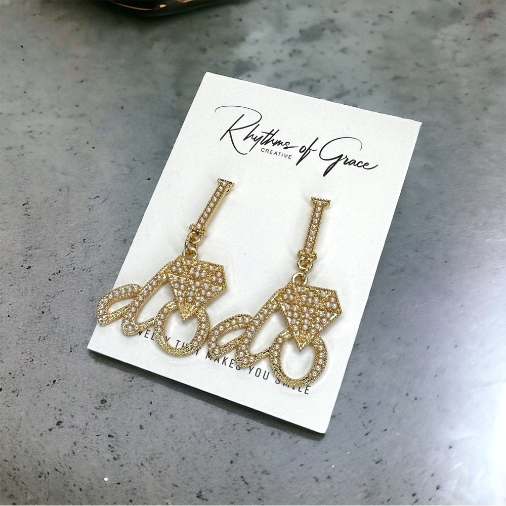Sparkle & Shine with Our "I Do" Dangle Earrings 💍 NWT Bridal Accessories - Picture 4 of 6